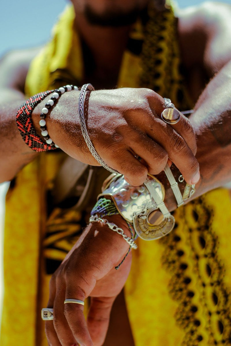 Bracelet de Protection : Œil de Tigre ou Obsidienne ?