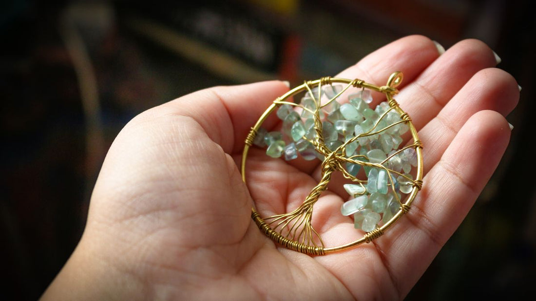 Collier arbre de vie homme : lequel choisir et comment le porter
