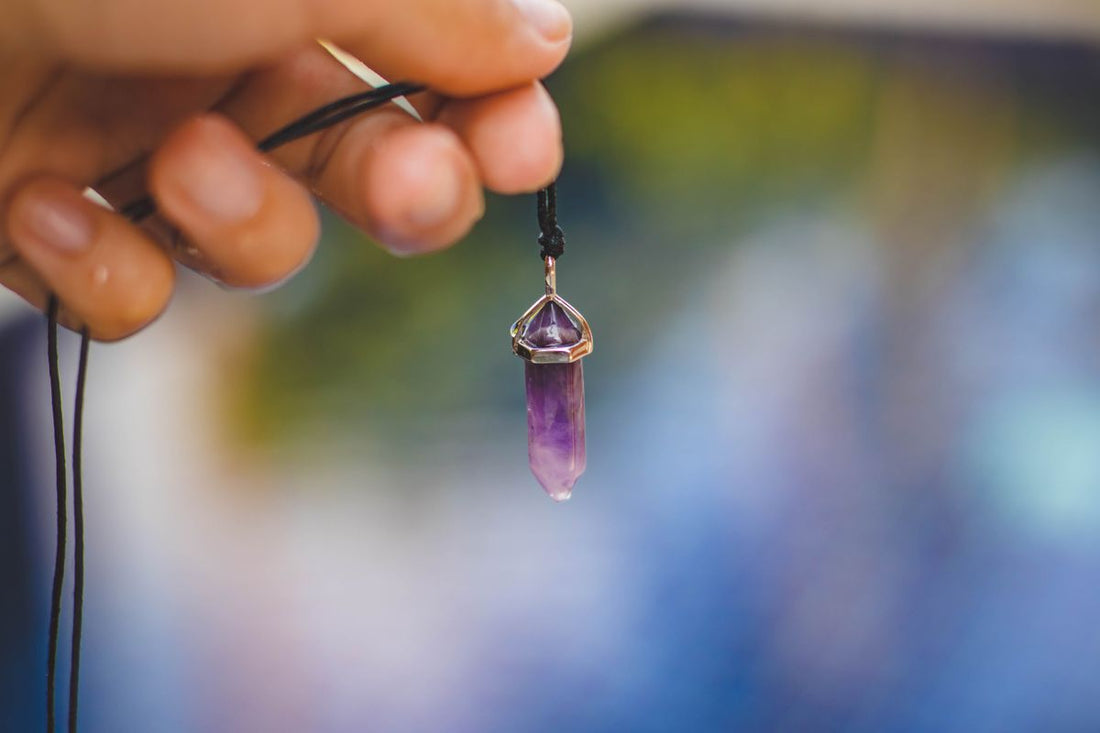 Quelle pierre choisir pour un collier arbre de vie ?