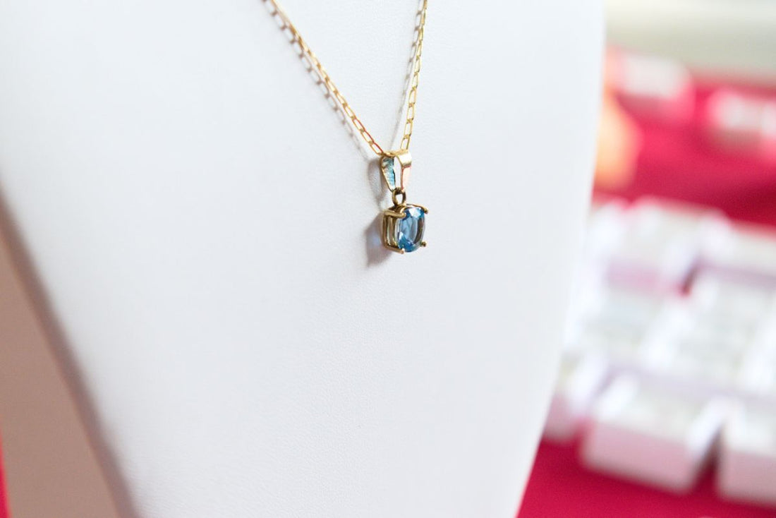 Collier pendentif en pierre de naissance, bijou cadeau personnalise