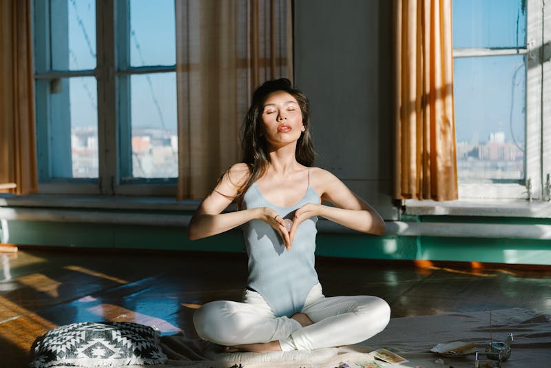 Comment ouvrir ses chakras meditation pierres | Source Sacree