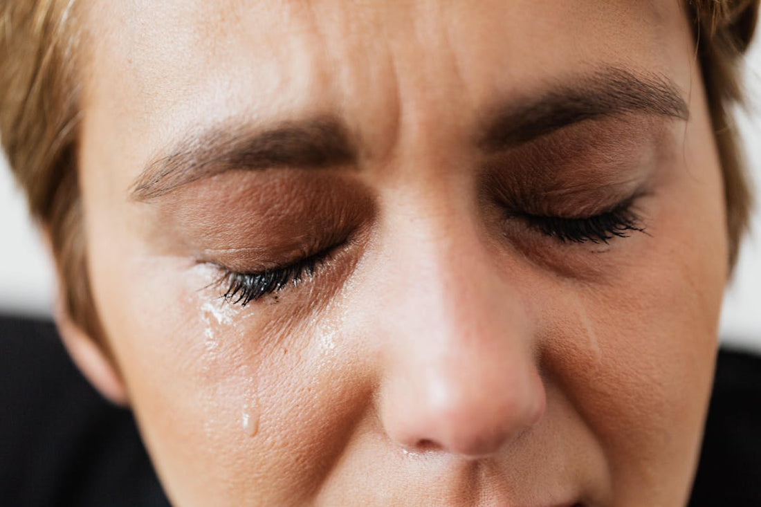 Personne emue larmes - rever de pleurer | Source Sacree