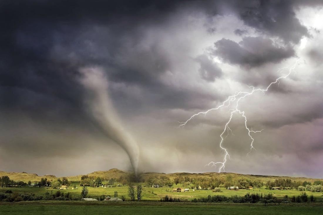 Tornade eclairs tempete - rever inondation | Source Sacree