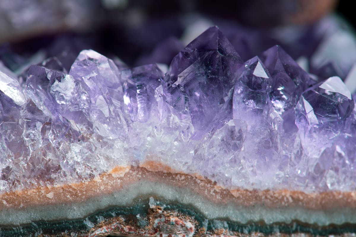 Lepidolite pierre naturelle - lithothérapie | Source Sacrée