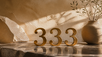 Nombre Angélique 333 : Signification, Numérologie et Pierre Associée