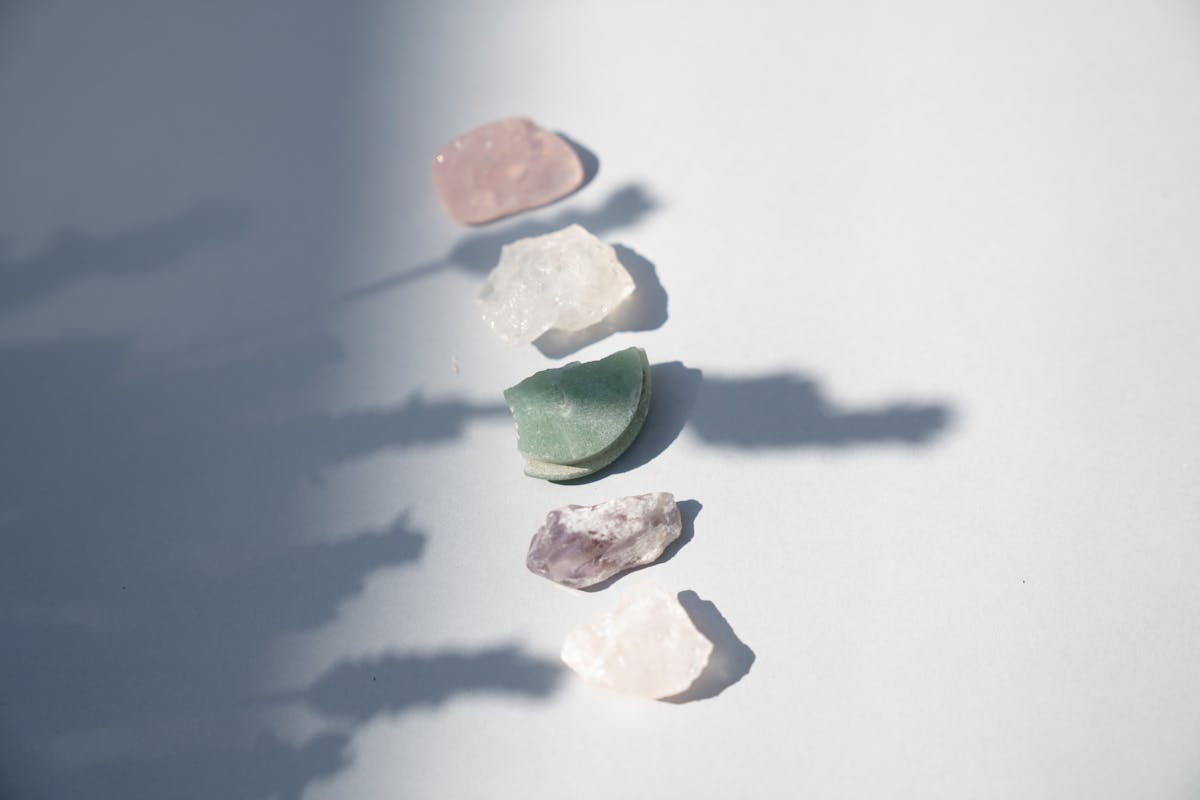 Rhodonite pierre naturelle - lithothérapie | Source Sacrée