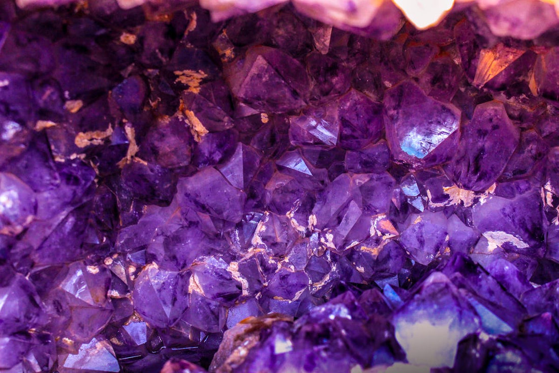 Cristaux tanzanite bleu-violet profonds - lithothérapie | Source Sacrée