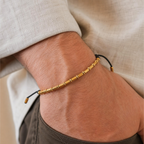 Bracelet Tibétain Perles de Cuivre Doré Tressé à la Main — bijou porté en situation