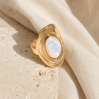 Bague Nacre Blanche Navette — photographie produit premium