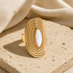 Bague Quartz Blanc Bouclier — photographie produit premium