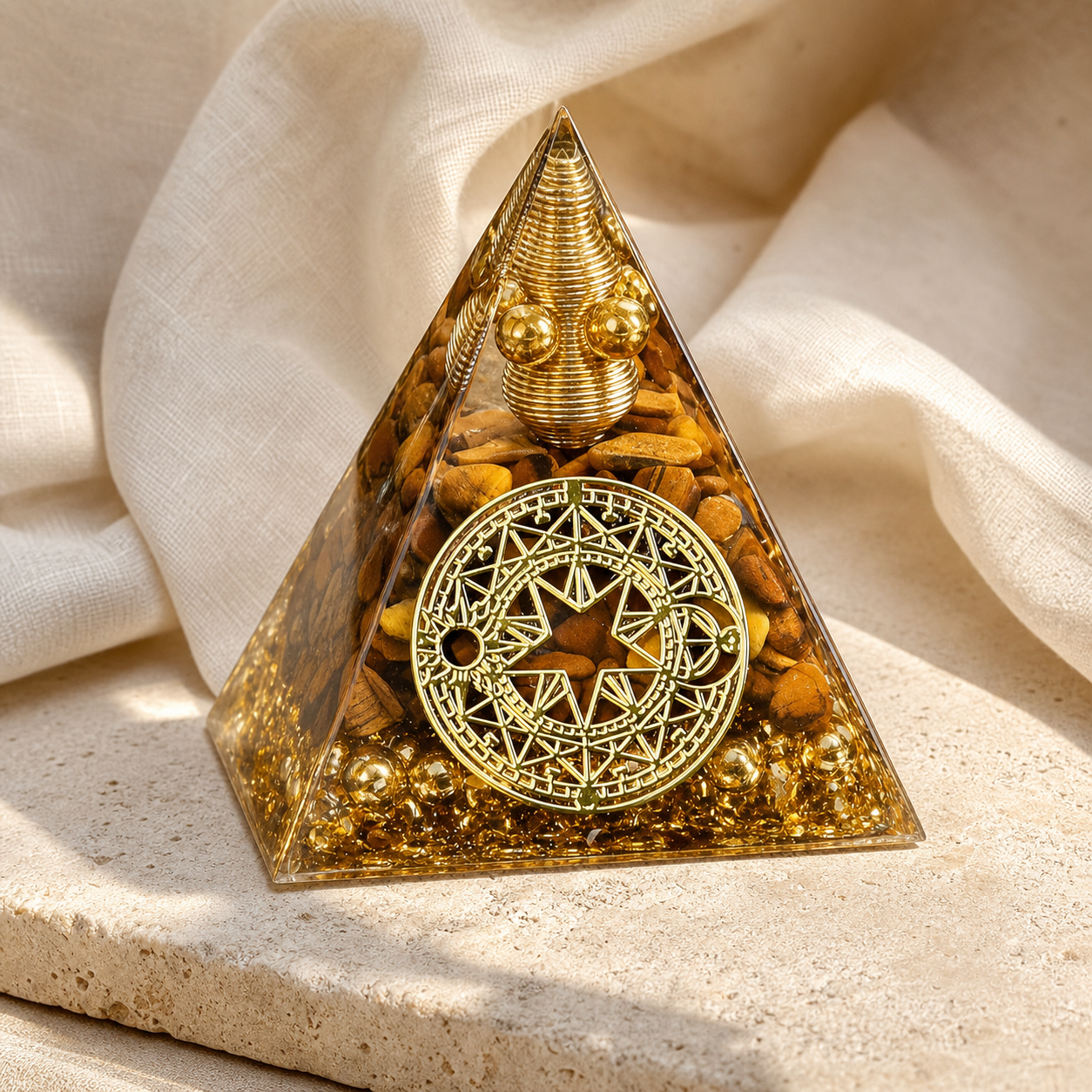 Pyramide Orgonite Arbre de Vie - Oeil de Tigre — photographie produit premium