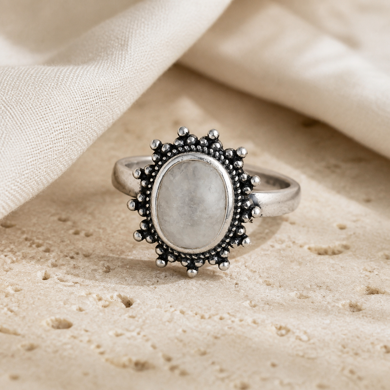 Bague Pierre de Lune Vintage, Grande Pierre Ovale Argentée — vue produit premium
