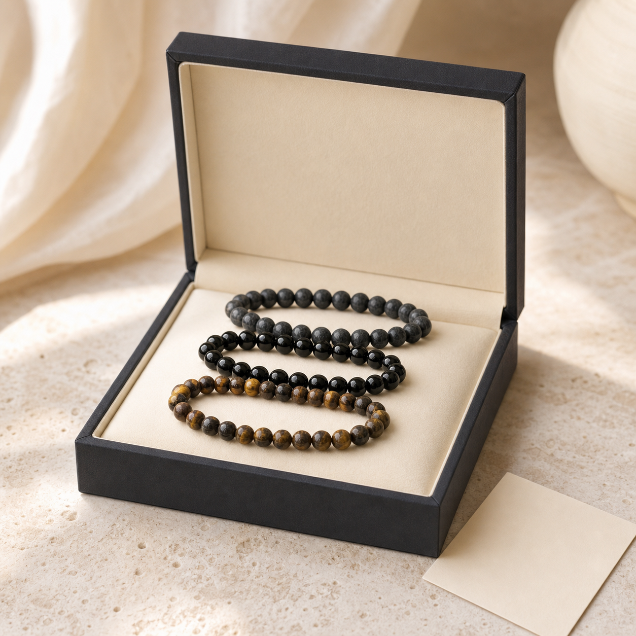 Pack Protection - 3 Bracelets Pierres Protectrices — photographie produit premium