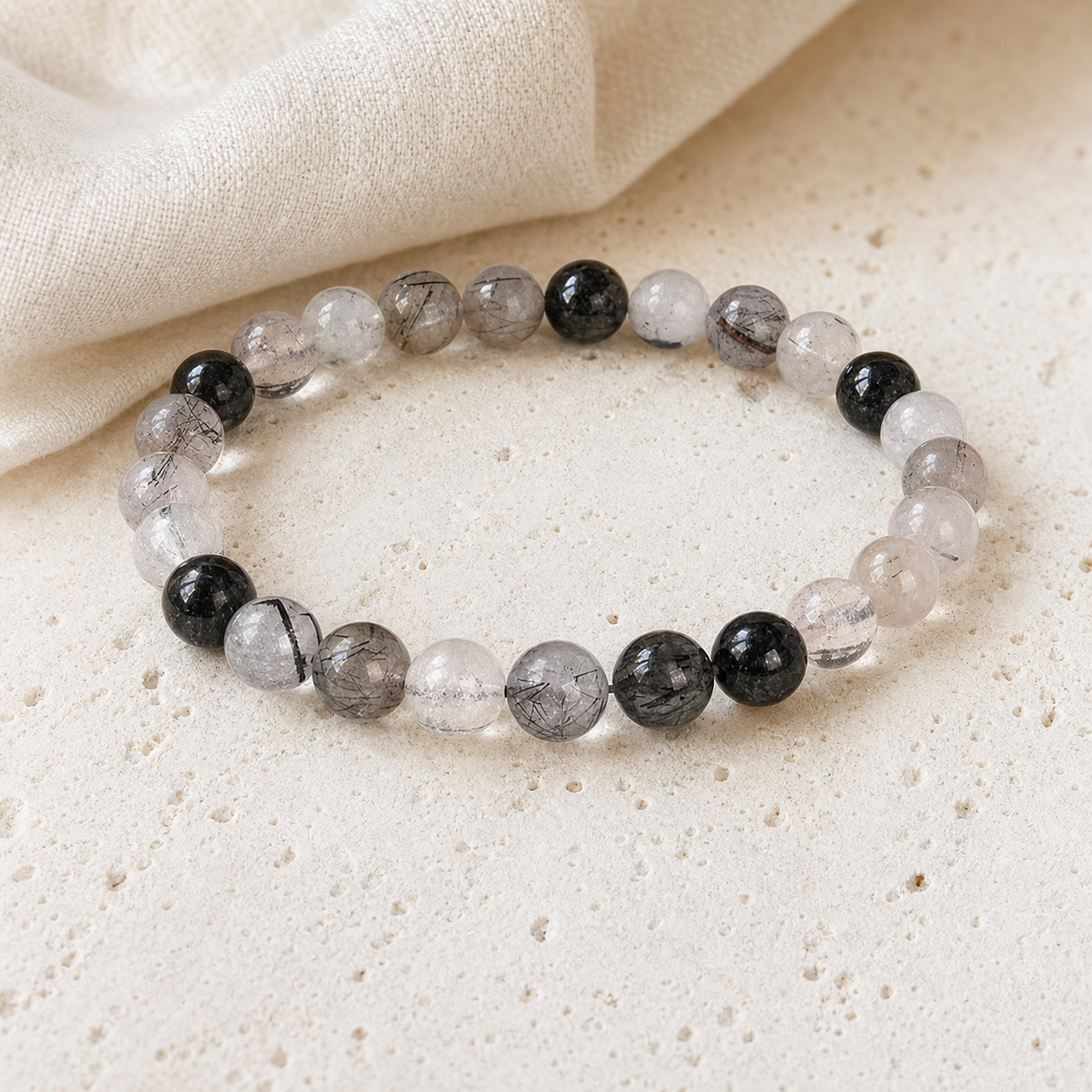 Bracelet Quartz Rutile Noir — Perles Naturelles 8 mm — photographie produit premium