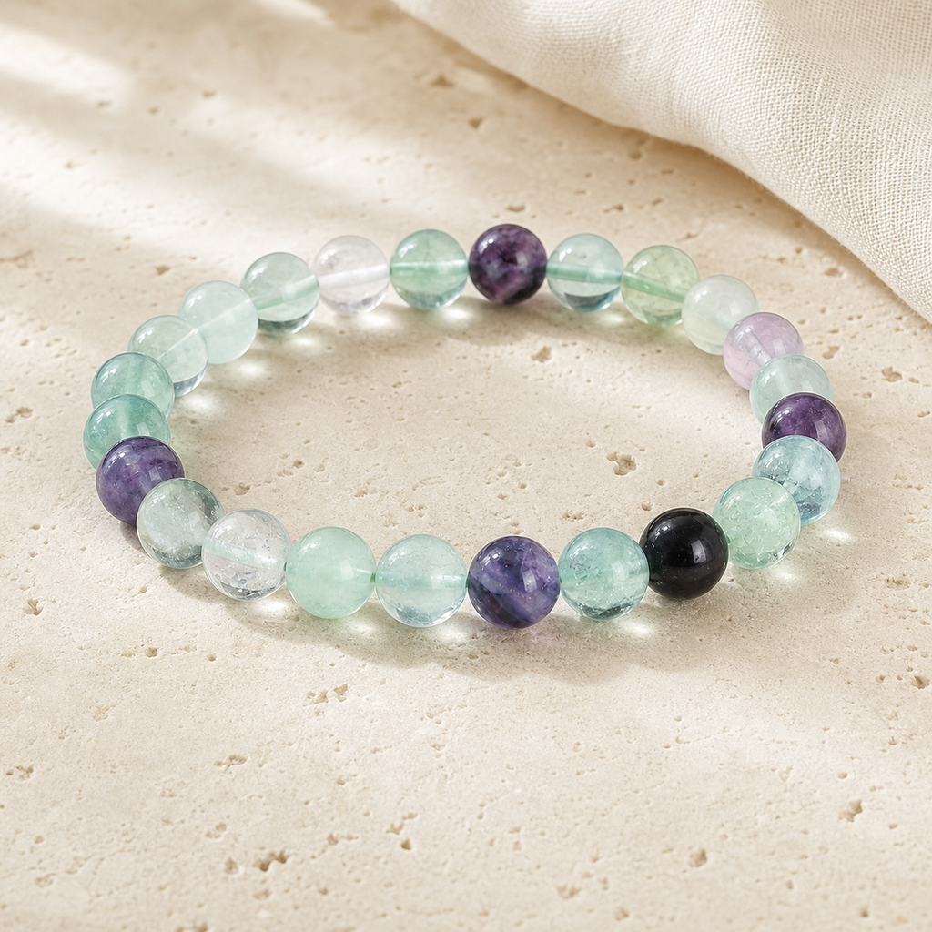 Bracelet Fluorite Multicolore — Perles Naturelles 8 mm — photographie produit premium