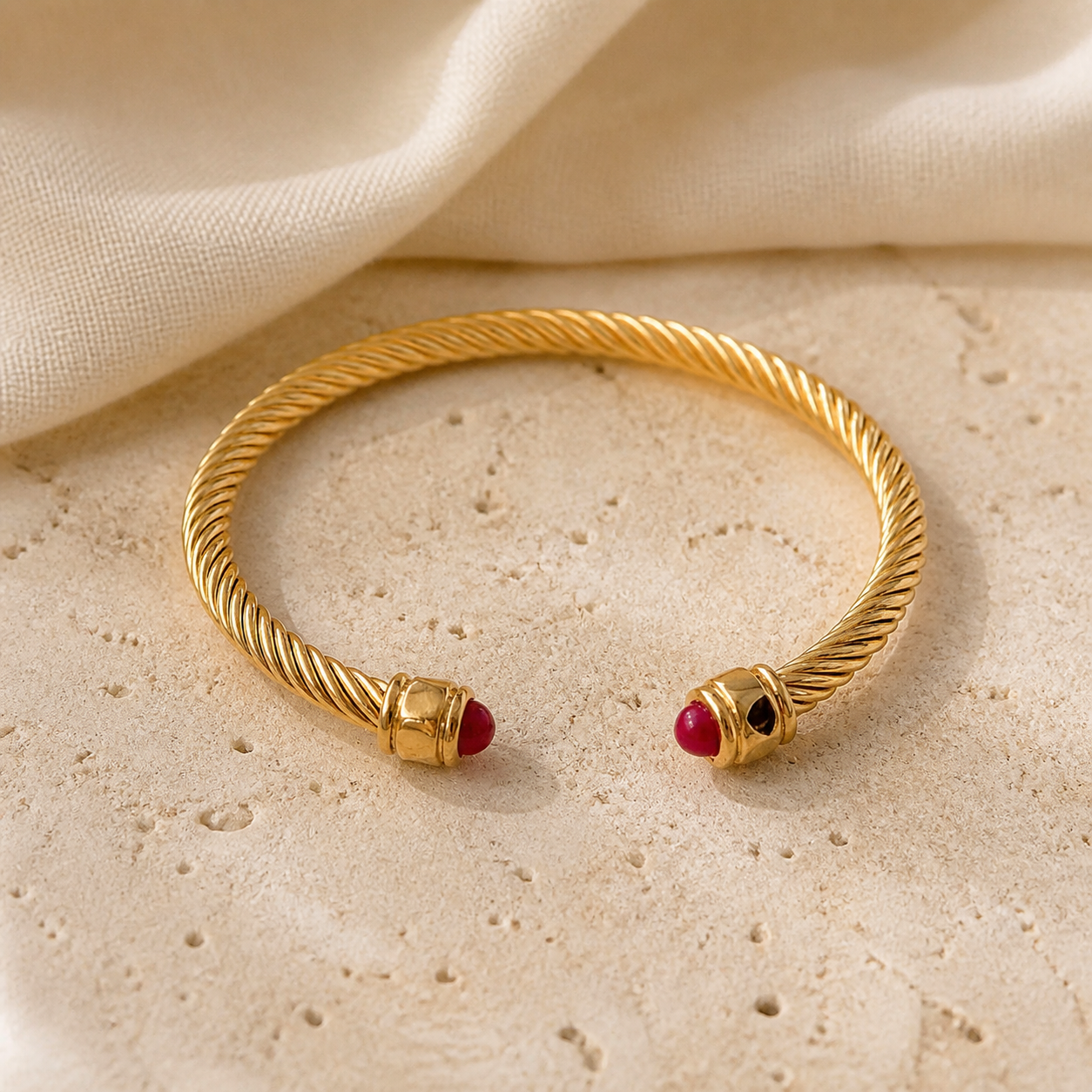 Bracelet Pierre de Naissance Janvier — Grenat — photographie produit premium