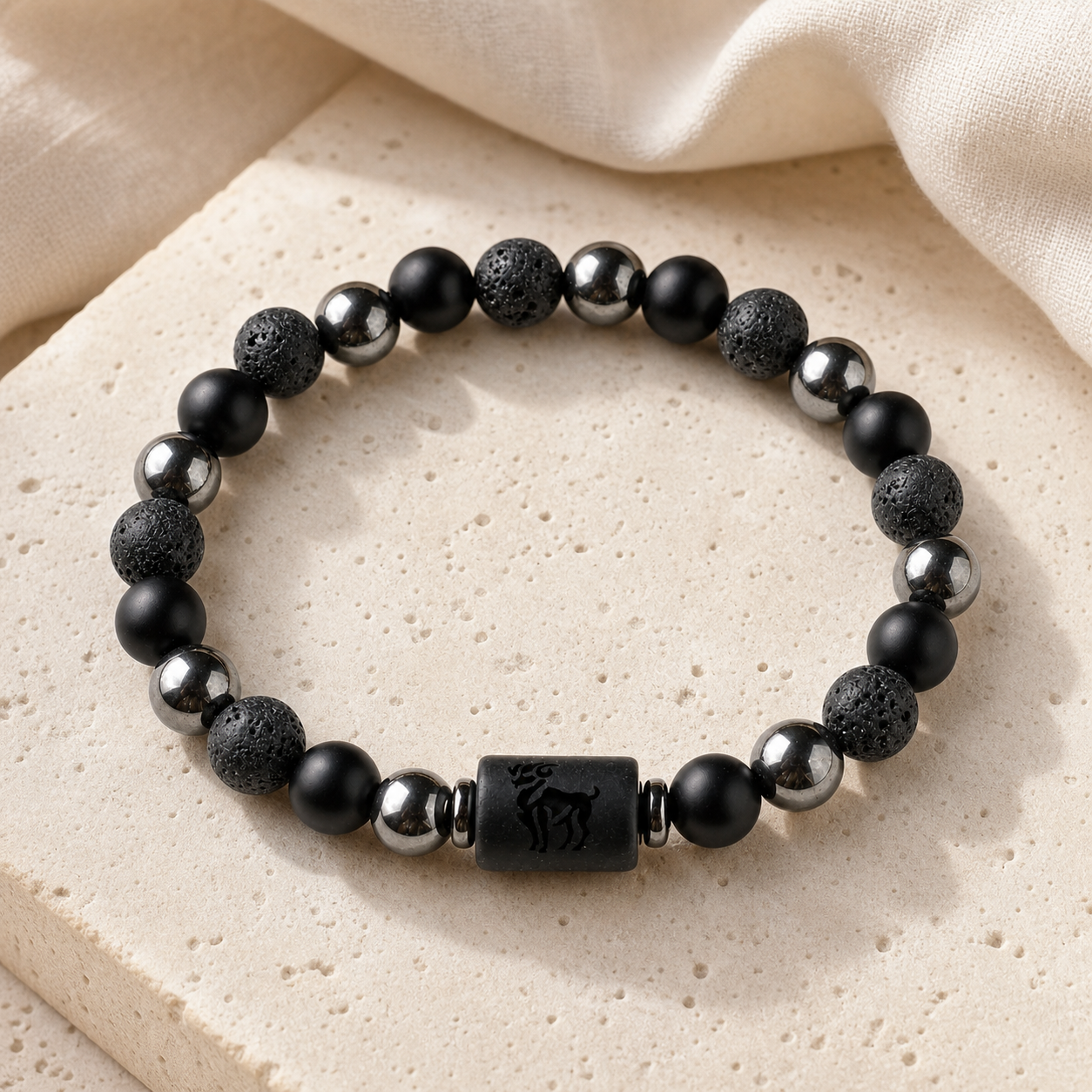 Bracelet Signe Astrologique Taureau — Lave, Hématite et Onyx — vue produit premium