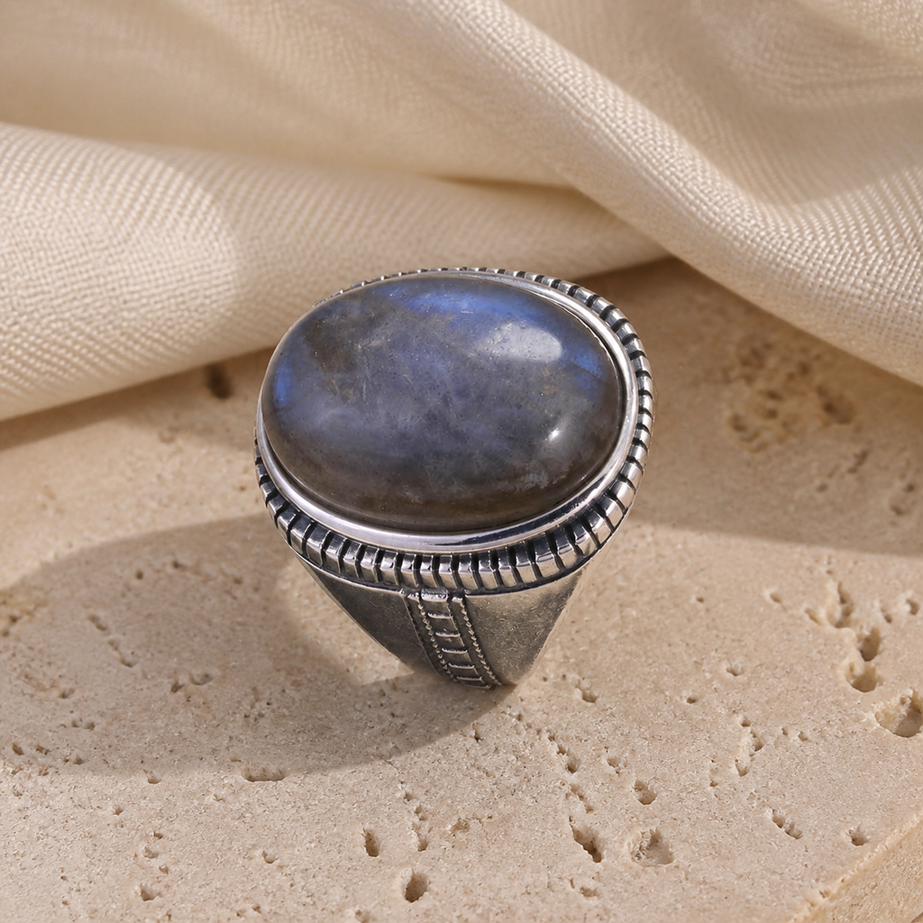 Bague Homme Labradorite Ovale, Chevalière Turque Gravée — vue produit premium