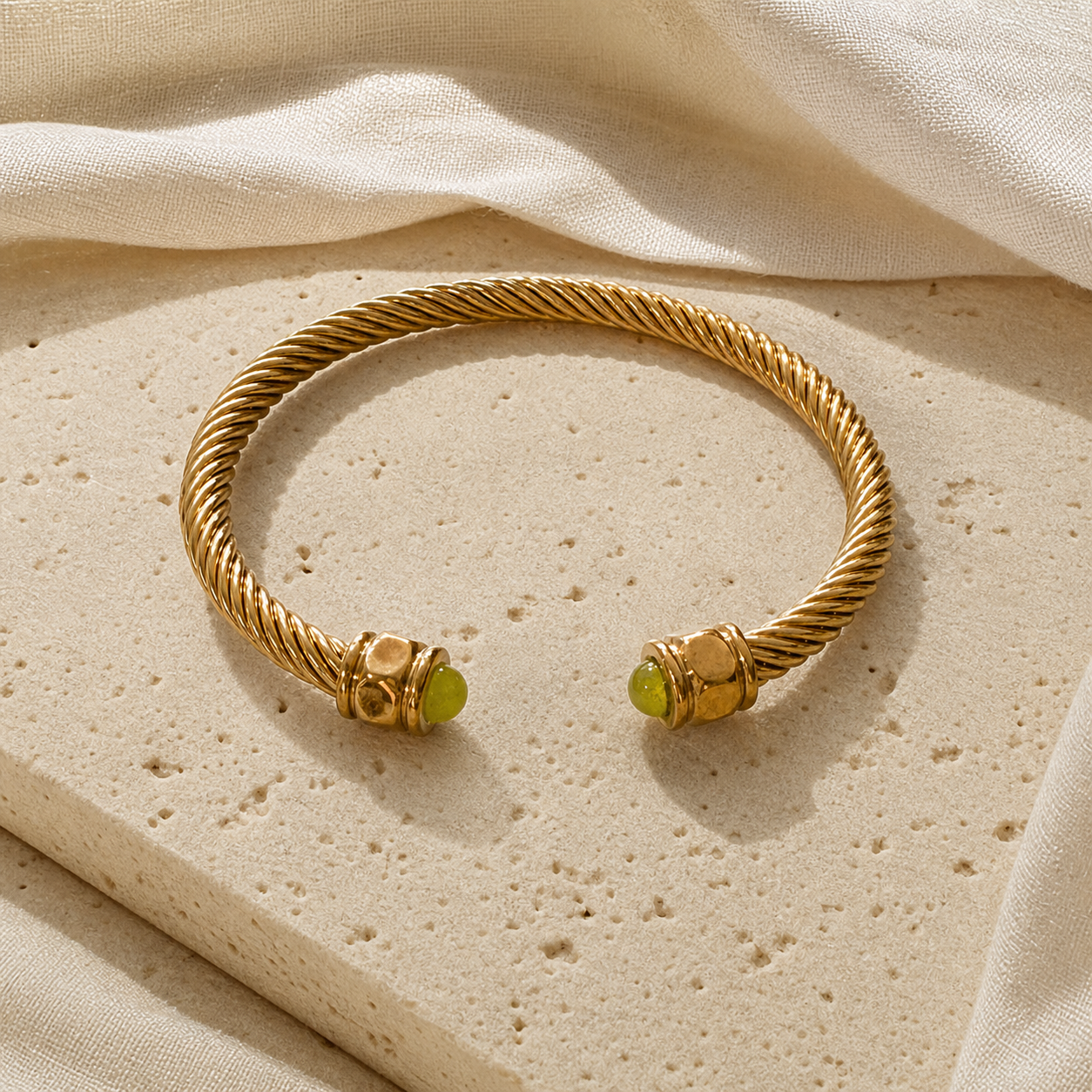 Bracelet Pierre de Naissance Août — Péridot — photographie produit premium