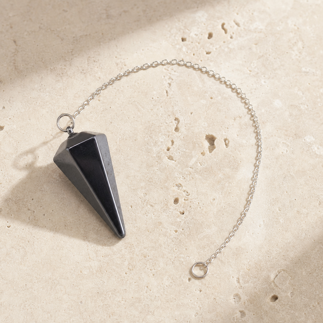 Pendule Radiesthesie - Hematite — photographie produit premium