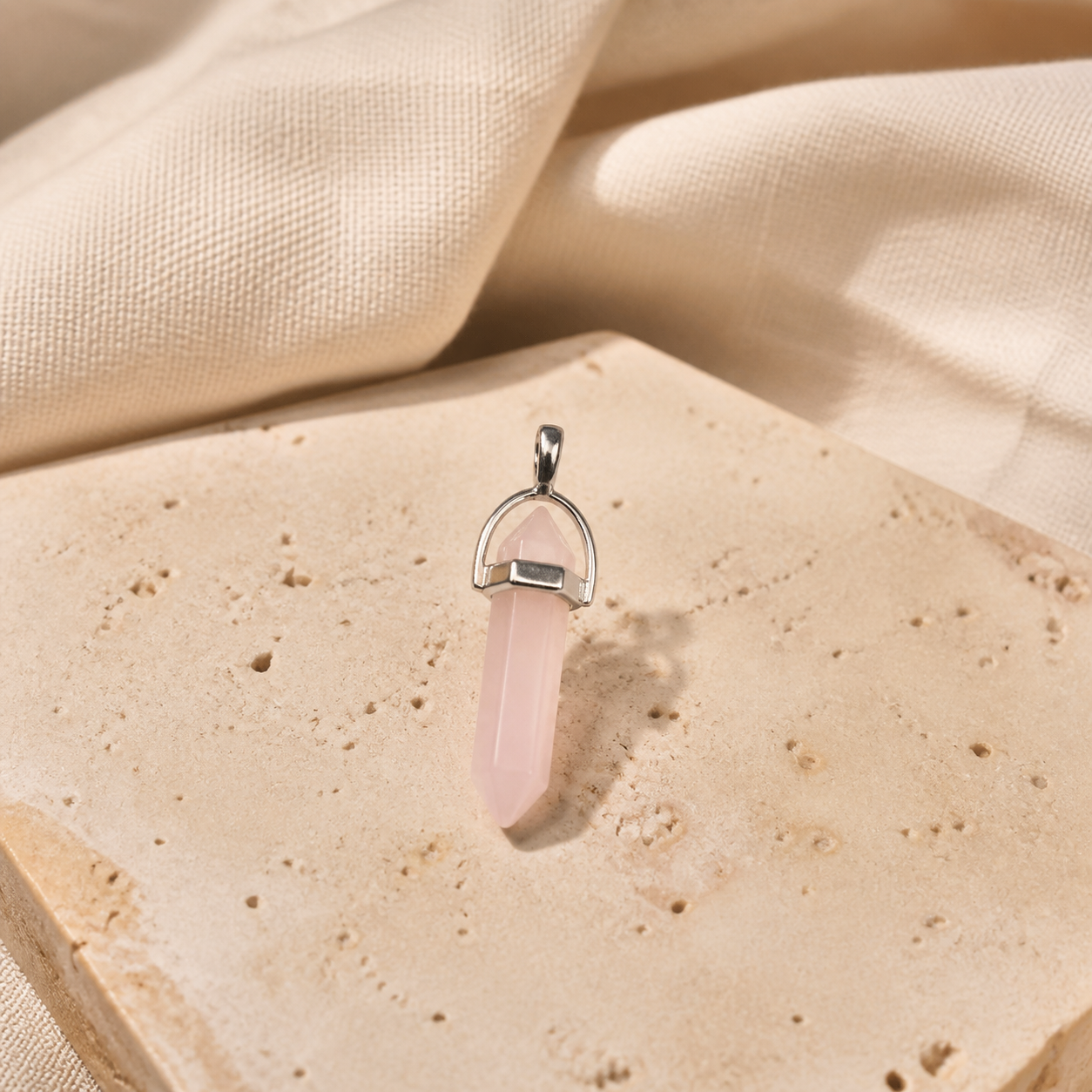 Pendentif Pointe - Quartz Rose — vue produit premium