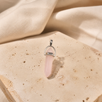 Pendentif Pointe - Quartz Rose — vue produit premium