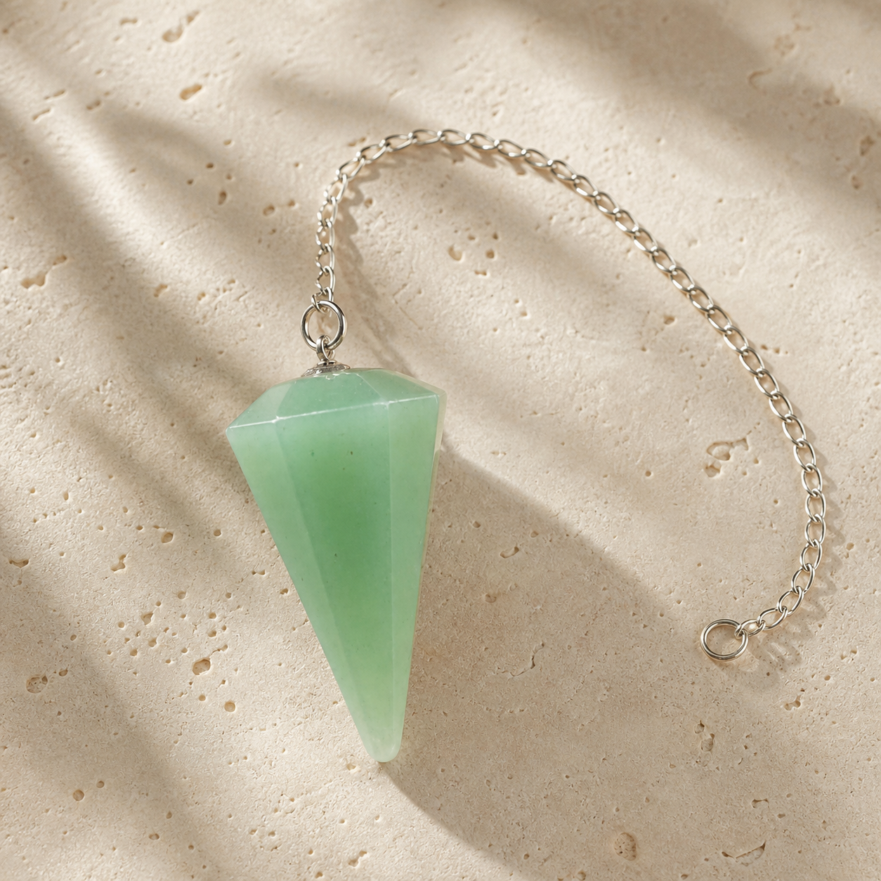 Pendule Radiesthesie - Aventurine Verte — photographie produit premium