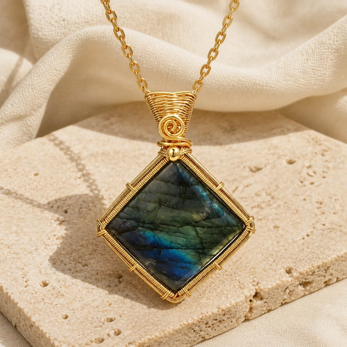 Collier Labradorite Femme, Pendentif Serti Fil de Cuivre — vue produit premium