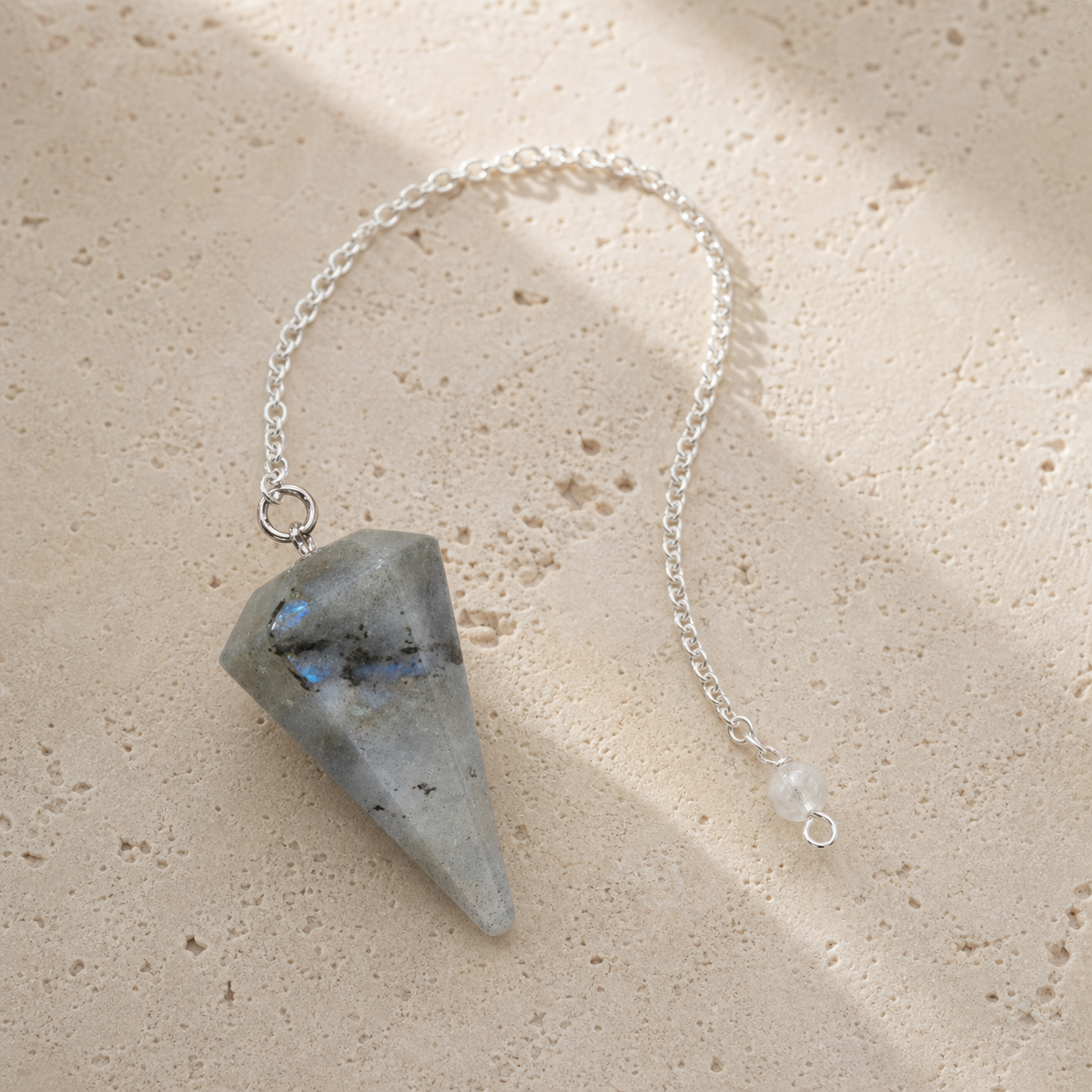 Pendule Radiesthesie - Labradorite — photographie produit premium