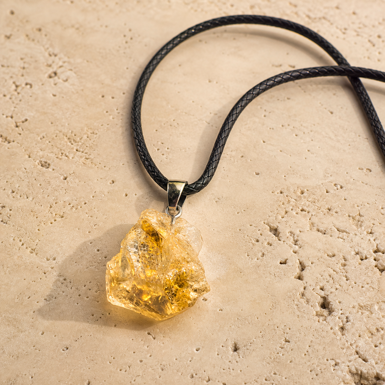 Pendentif Pierre Brute - Citrine — photographie produit premium