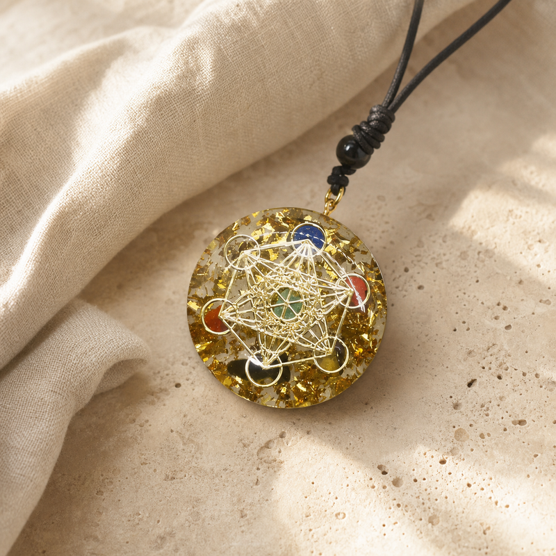 Pendentif Orgonite Arbre de Vie - Chakra Dore — photographie produit premium