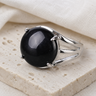Bague Agate Noire Cabochon — photographie produit premium