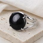 Bague Agate Noire Cabochon — photographie produit premium