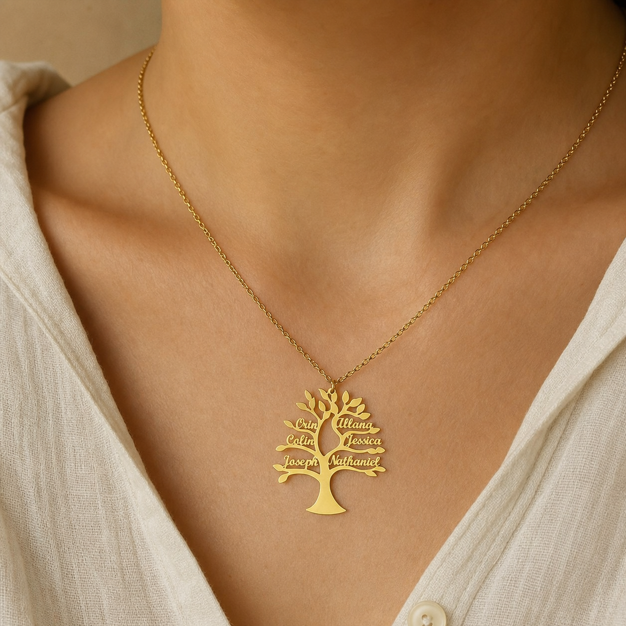 Collier Arbre de Vie Personnalisé 1 à 6 Prénoms en Acier — photographie produit premium
