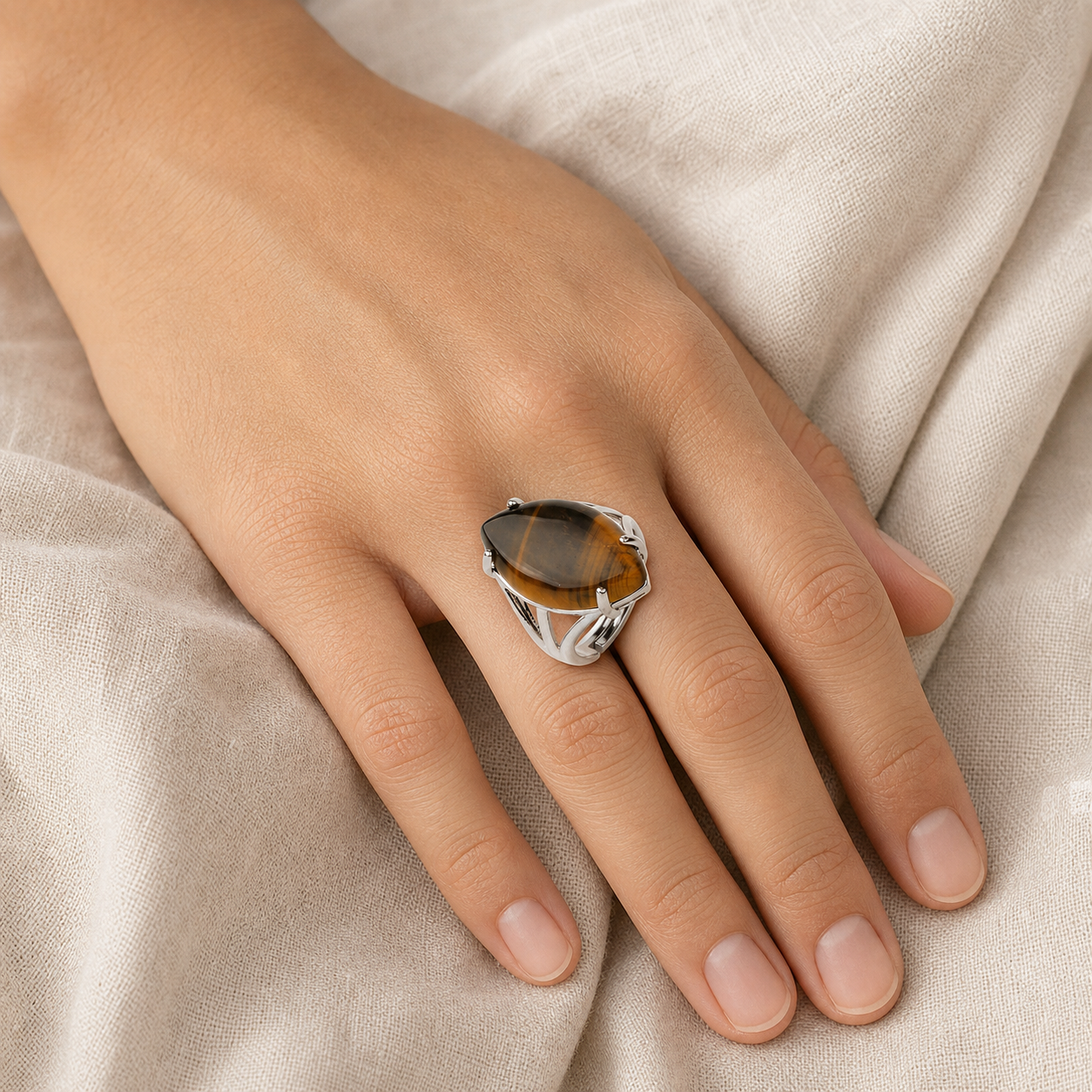 Bague Œil de Tigre Réglable — vue en situation