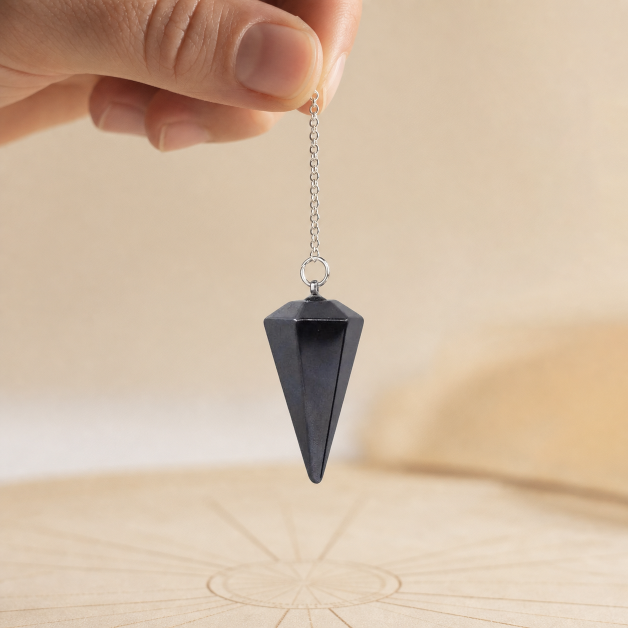 Pendule Radiesthesie - Hematite — vue en situation