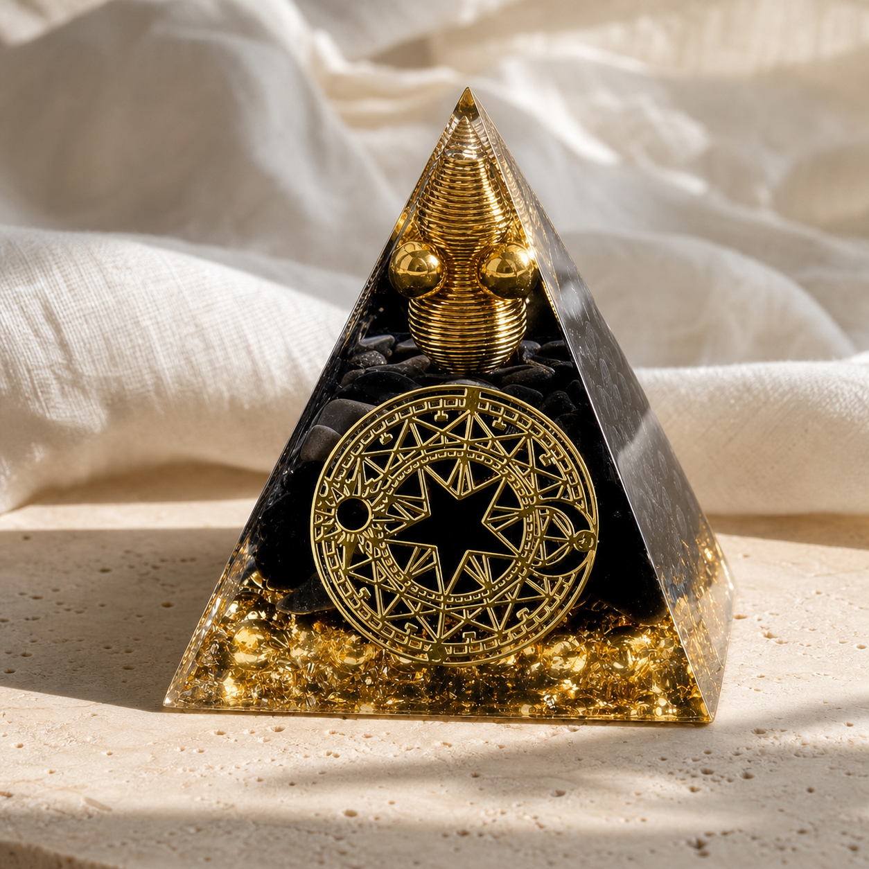 Pyramide Orgonite Arbre de Vie - Agate Noire — vue en situation