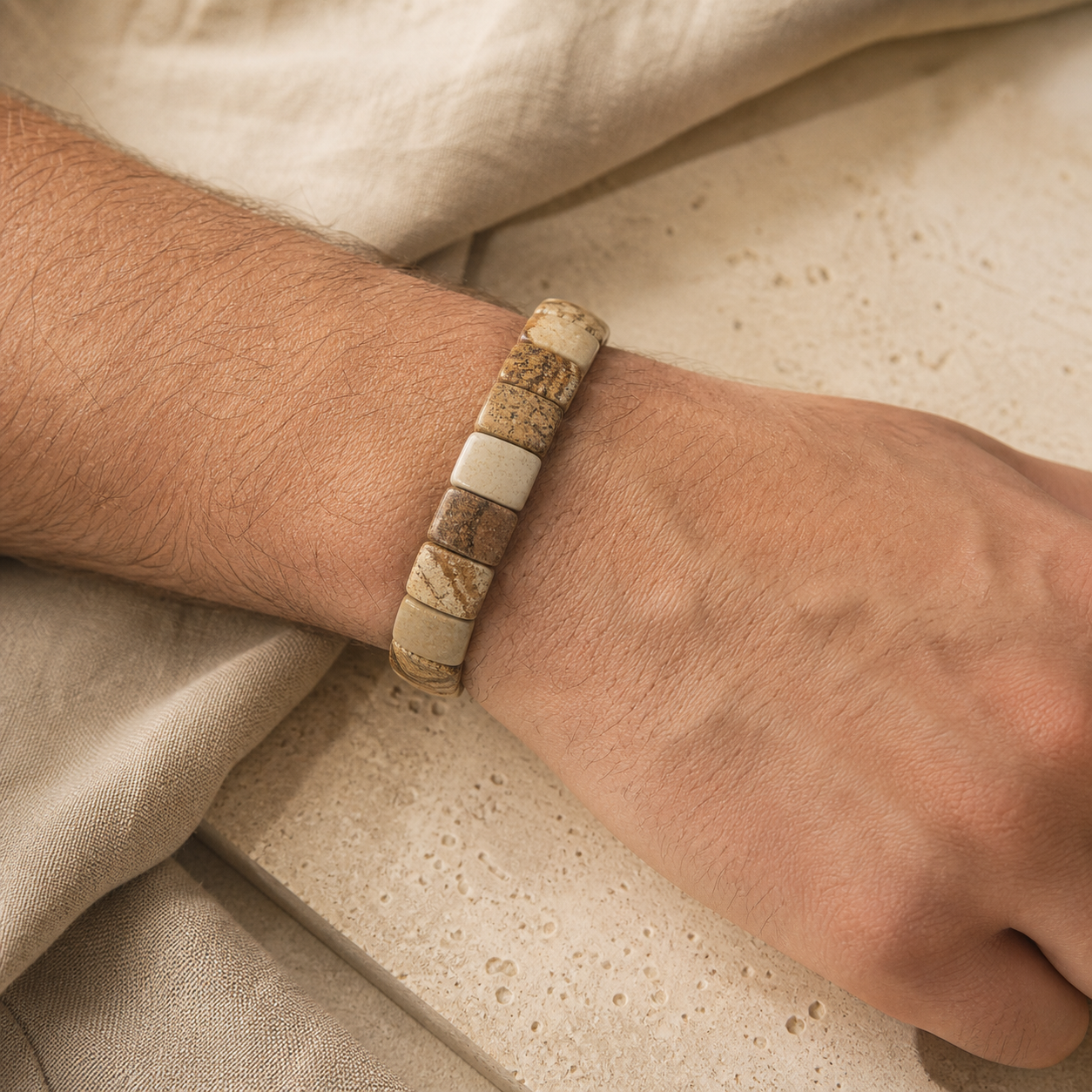 Bracelet Homme Jaspe Paysage — Perles Plates 10 mm — vue en situation