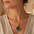 Collier Labradorite Femme, Pendentif Serti Fil de Cuivre — bijou porté