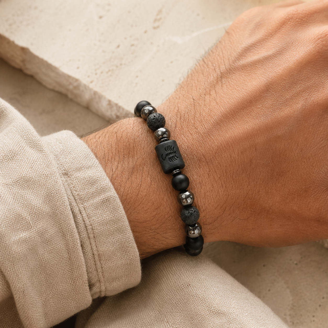 Bracelet Signe Astrologique Scorpion — Lave, Hématite et Onyx — bijou porté