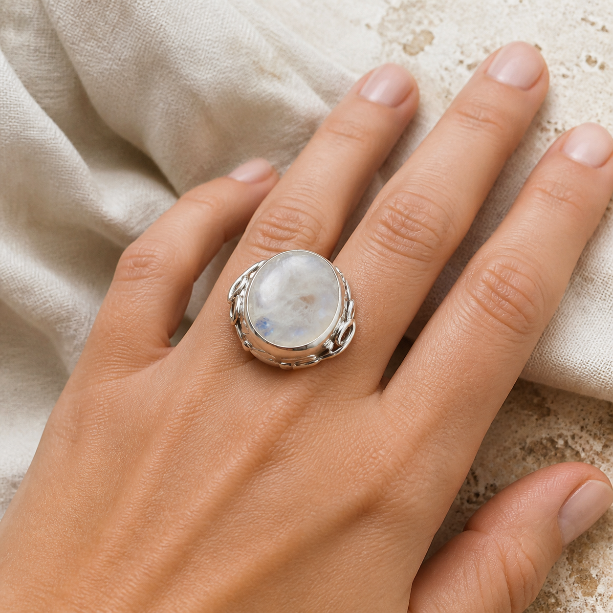 Bague Homme Pierre de Lune, Ovale Rétro Unisexe Argentée — bague portée