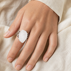 Bague Quartz Blanc Réglable — vue en situation