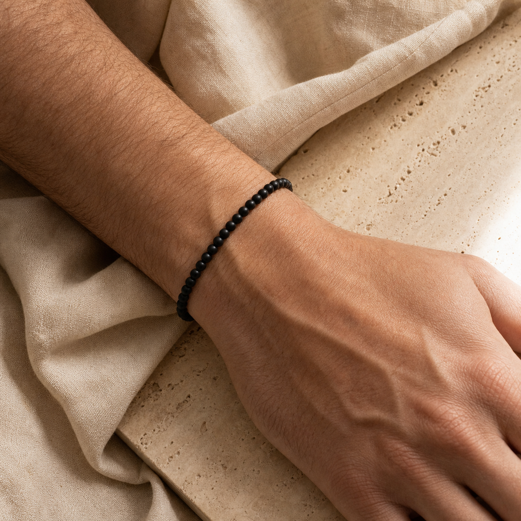 Bracelet Homme Onyx Noir — Perles 4 mm — vue en situation