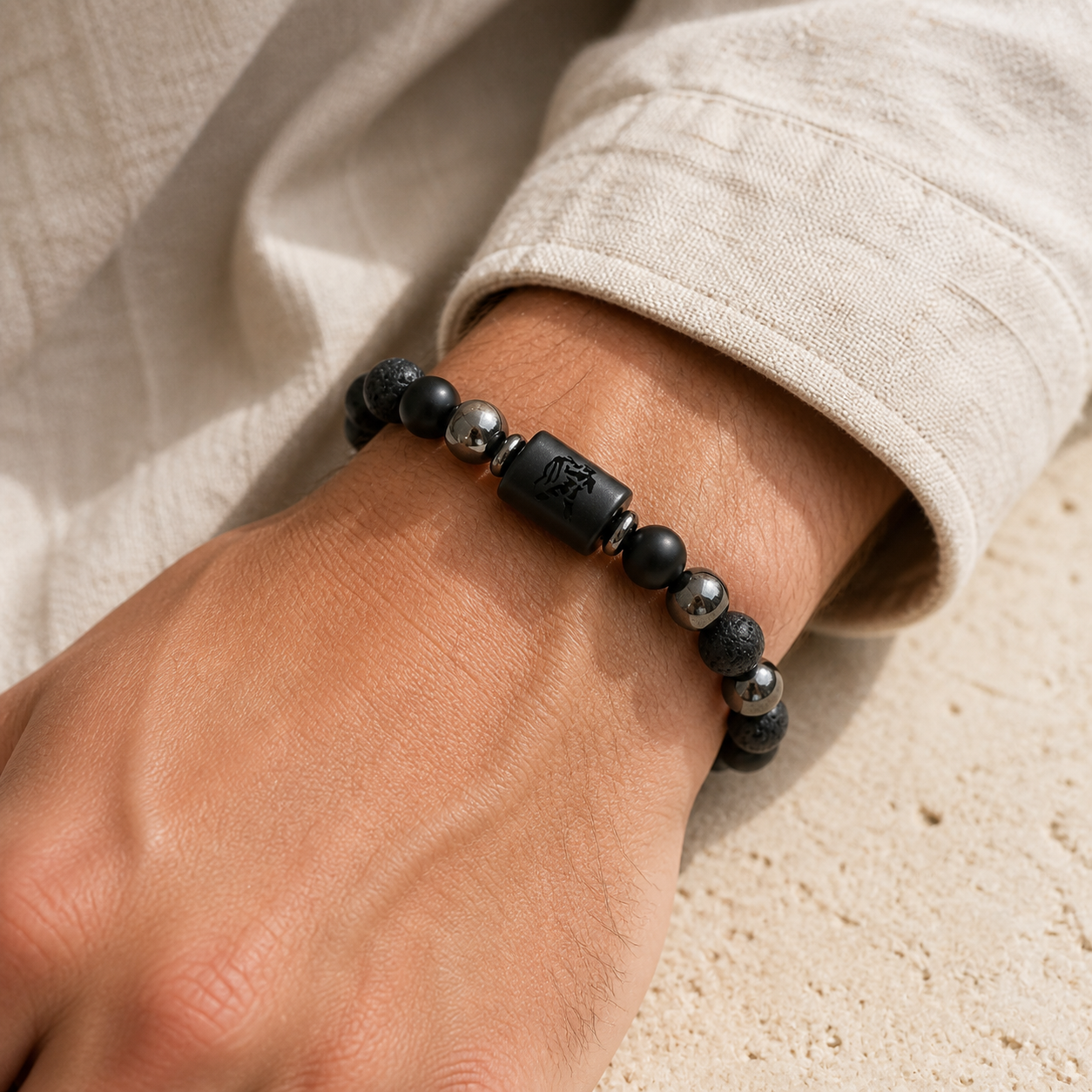 Bracelet Signe Astrologique Verseau — Lave, Hématite et Onyx — bijou porté