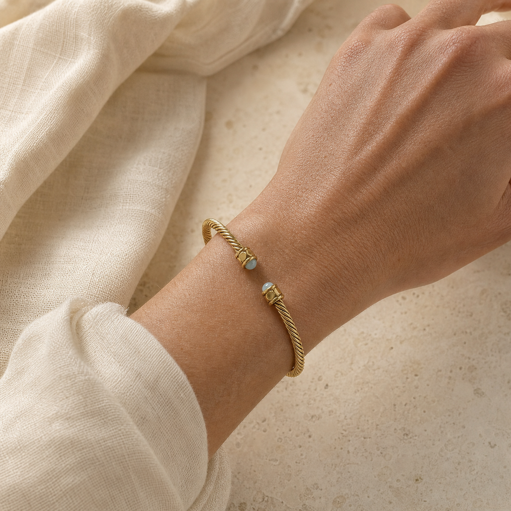 Bracelet Pierre de Naissance Mars — Aigue-marine — vue en situation