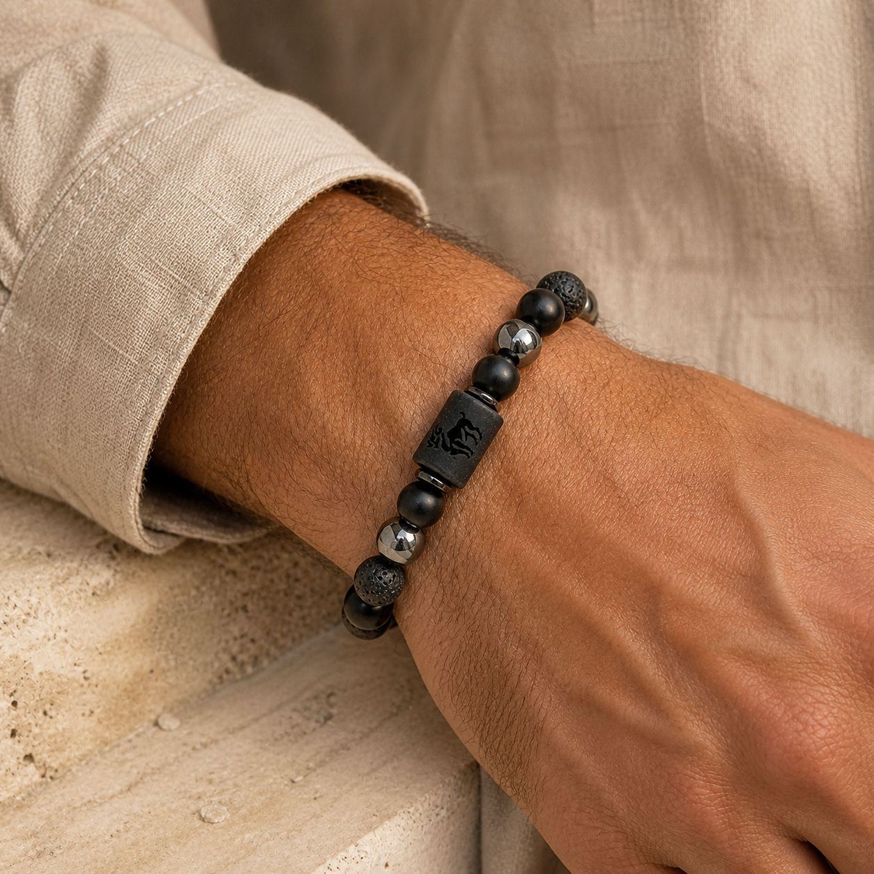 Bracelet Signe Astrologique Taureau — Lave, Hématite et Onyx — bijou porté