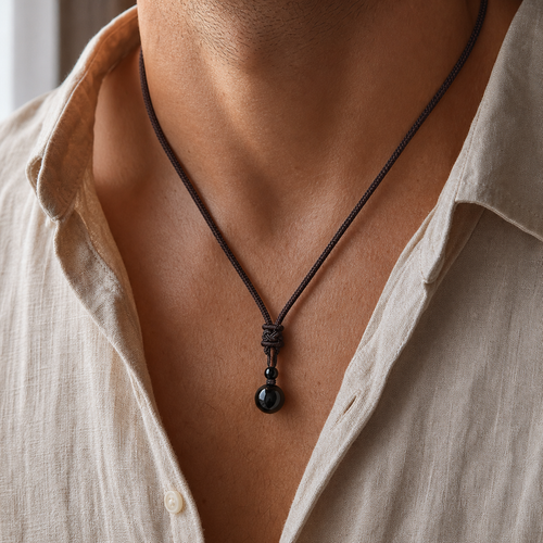 Collier Homme Obsidienne Noire — Pierre 16 mm sur Cordon Tressé — vue en situation