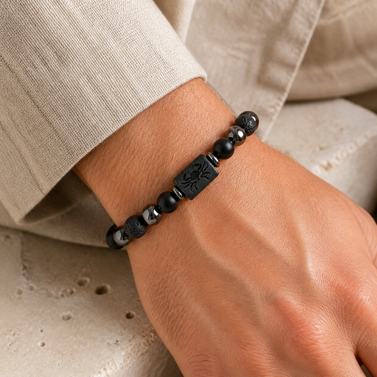 Bracelet Signe Astrologique Cancer — Lave, Hématite et Onyx — bijou porté