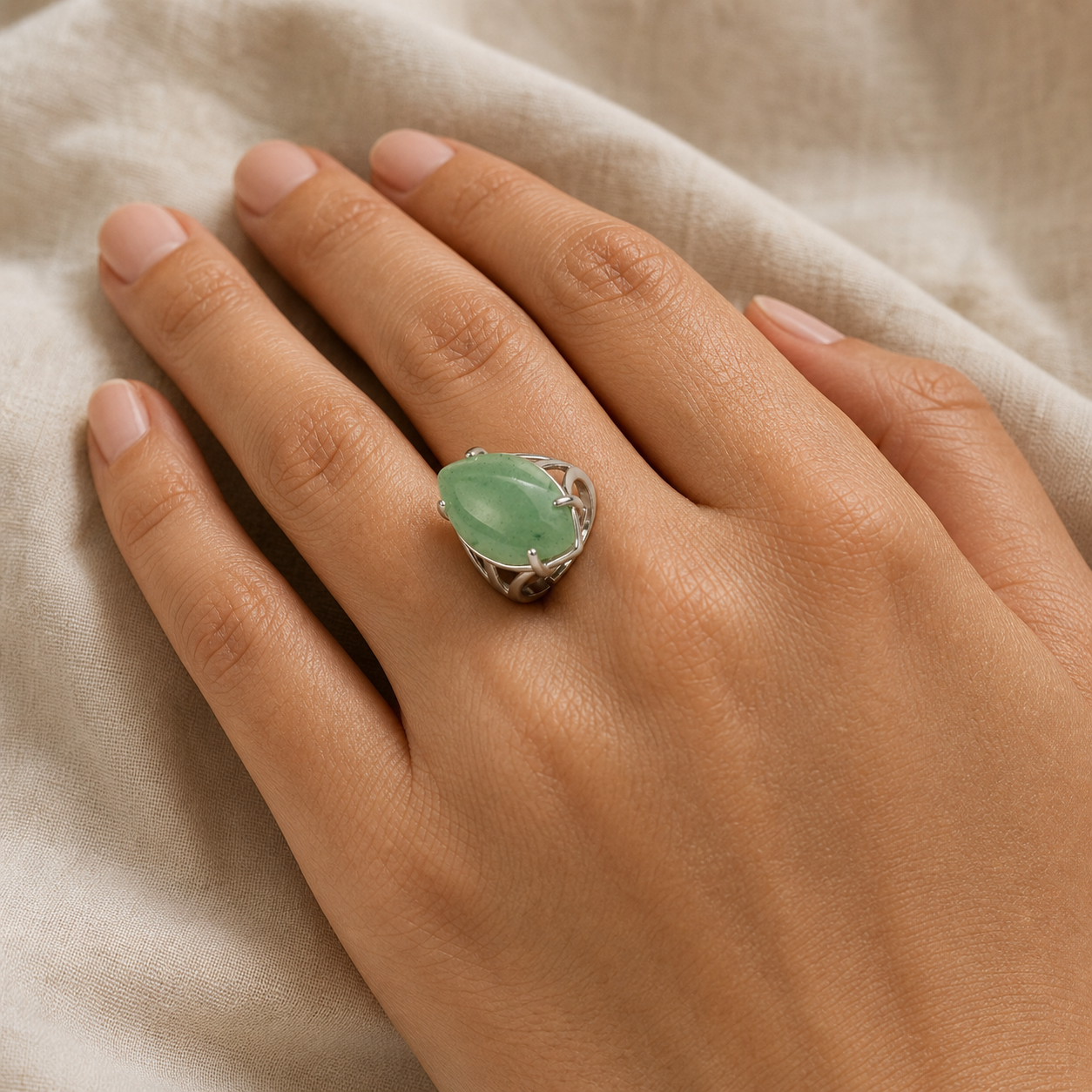 Bague Aventurine Verte Réglable — vue en situation