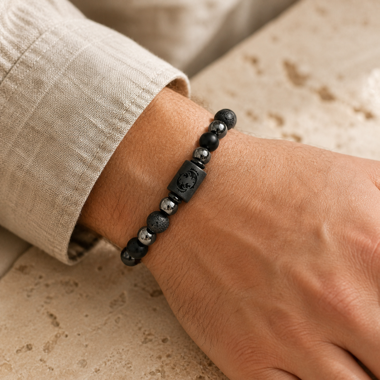 Bracelet Signe Astrologique Poissons — Lave, Hématite et Onyx — bijou porté